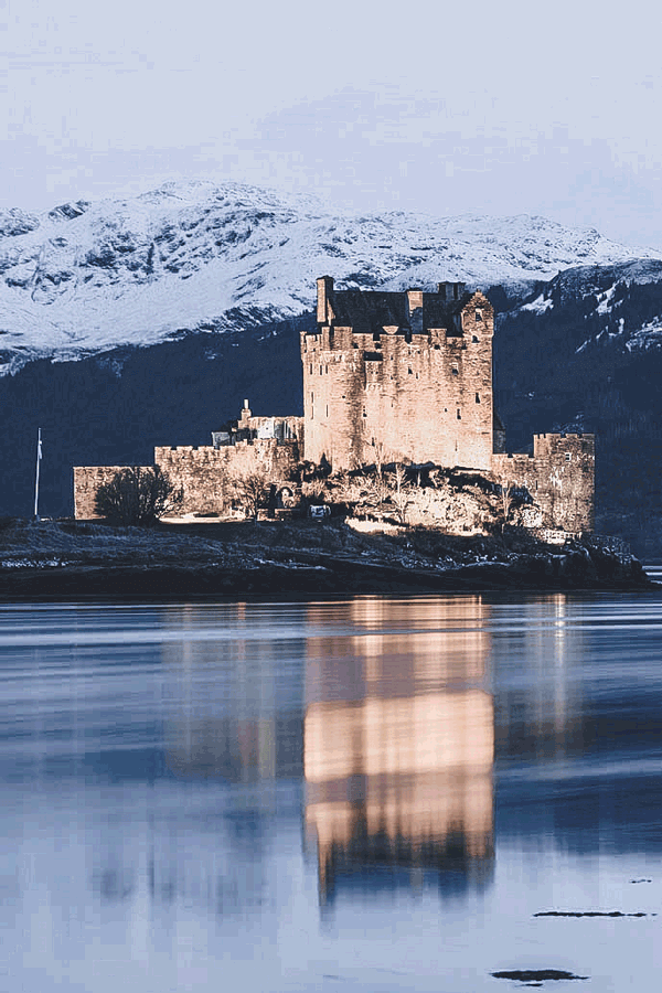 Eilean Donan Castle, Scotland. See 15 Fairytale Places that Really Exist! #scotland #avenlylane 