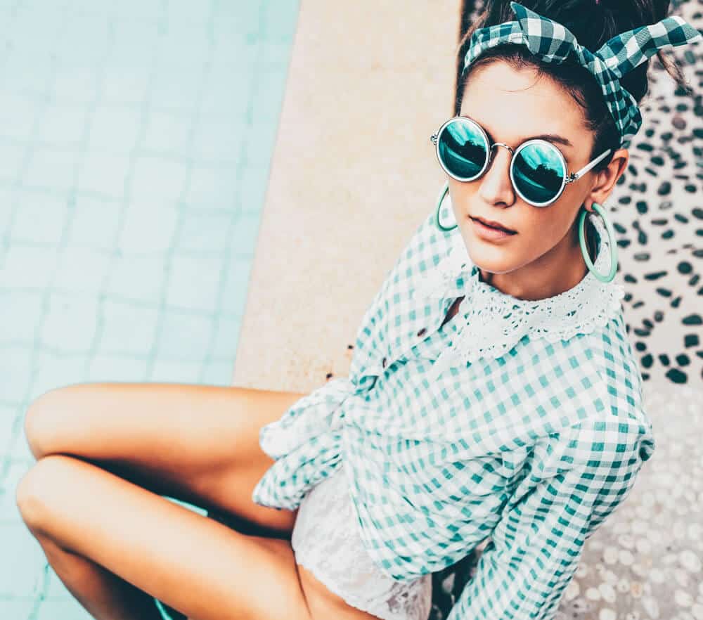 Women sitting with sunglasses for small face