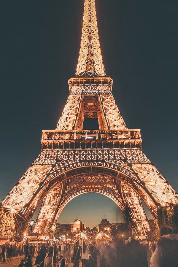 Eiffel Tower at night in Paris France Best things to do in Paris in 2 days! Looking to knock the Eiffel Tower in Paris France off your bucket list? Here is a 2 day Paris Itinerary for travel inspiration! Explore the best of France including the Eiffel Tower, the food, culture, bakeries, Arc de Triumphe, the Louvre, Sainte Chapelle and so many incredible views of the city. Paris Photography of the Eiffel Tower at night #parisfrance #paris #travel #europe #bucketlist #avenlylane #avenlylanetravel #bucketlists | avenlylane.com