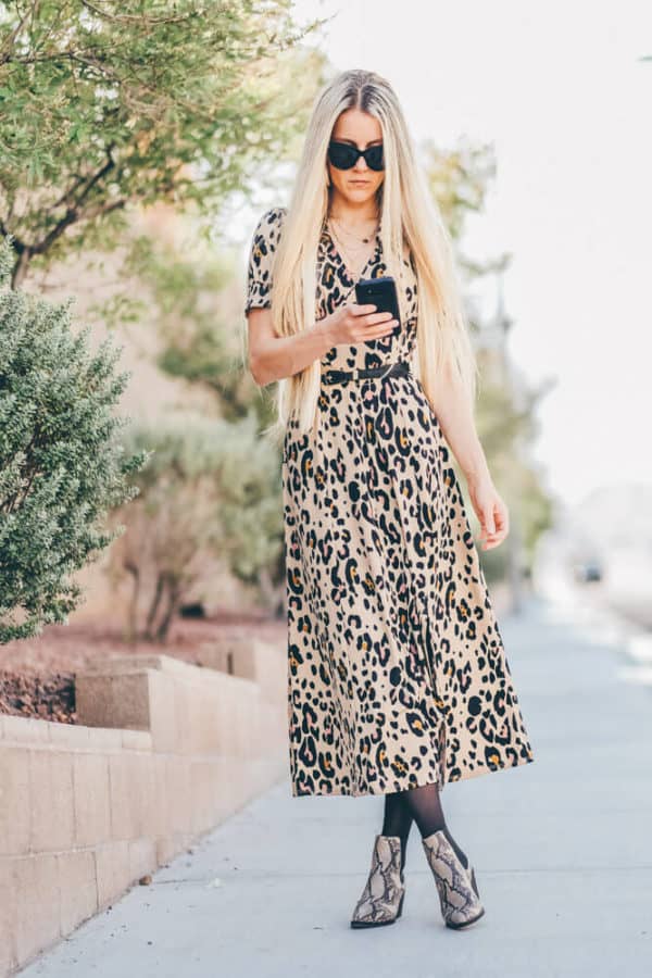 You have to add this leopard print dress to your fall must haves! No fall outfit will be complete without a leopard dress!