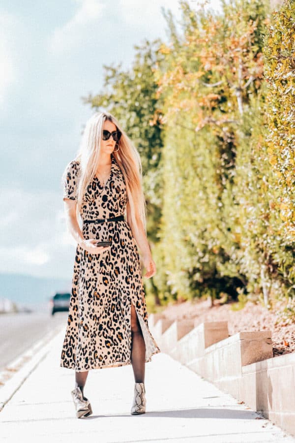 You have to add this leopard print dress to your fall must haves! No fall outfit will be complete without a leopard dress! | www.avenlylane.com #avenylanefashion #avenlylane #fallfashion #falloutfits #outfits #dresses #leopardprint #ootd