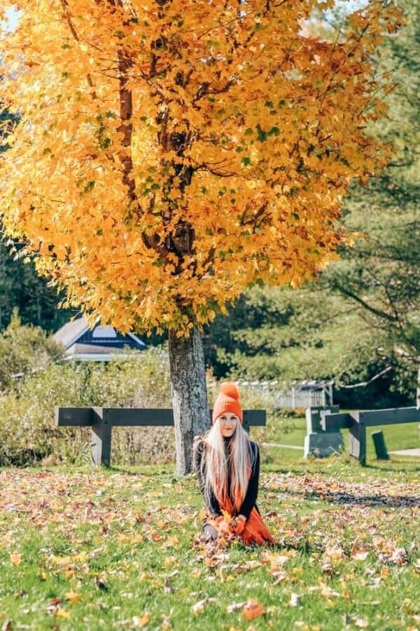 Stowe Vermont Fall Foliage - What to wear to Vermont in the Fall #fall #vermont #travelstyle #travel #stowevermont #fallfashion #falloutfits #avenlylanefashion #avenlylanetravel #avenlylane | www.avenlylane.com