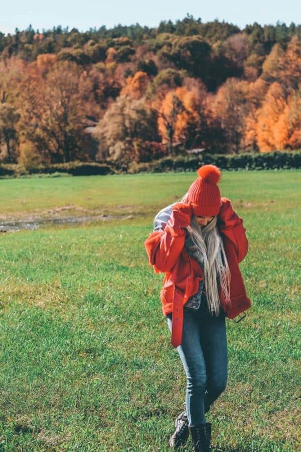 Stowe Vermont Fall Foliage - What to wear to Vermont in the Fall #fall #vermont #travelstyle #travel #stowevermont #fallfashion #falloutfits #avenlylanefashion #avenlylanetravel #avenlylane | www.avenlylane.com