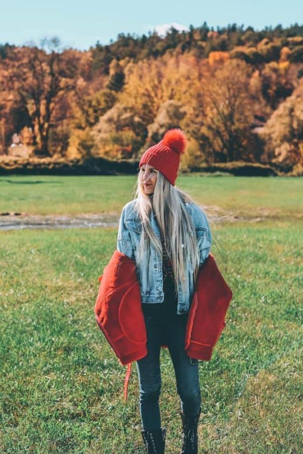 Stowe Vermont Fall Foliage - What to wear to Vermont in the Fall #fall #vermont #travelstyle #travel #stowevermont #fallfashion #falloutfits #avenlylanefashion #avenlylanetravel #avenlylane | www.avenlylane.com