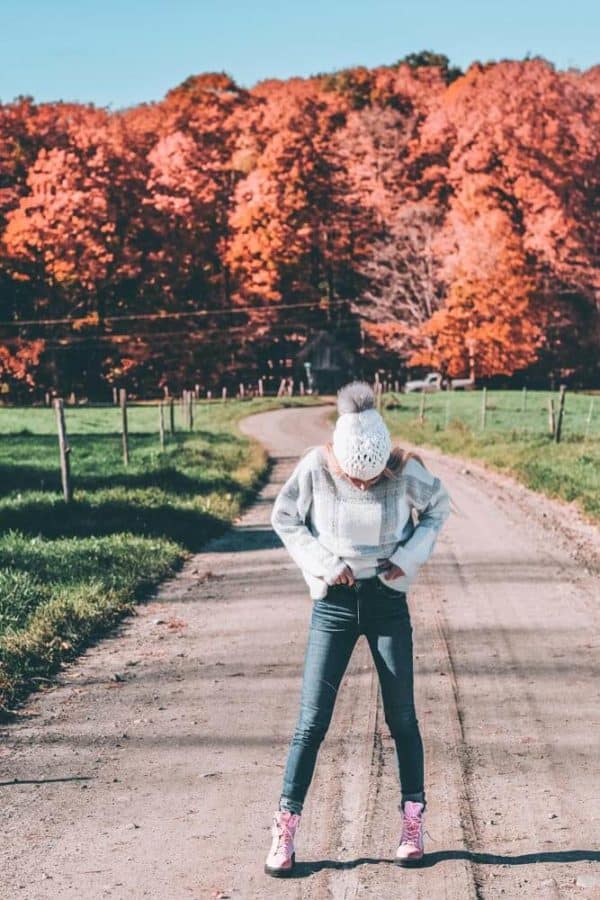 Fall Fashion in Vermont! Travel Outfits - What I wore in Stowe, Vermont. #shoes #avenlylane #AVENLYLANEFASHION #expressjeans #asos #sweaters #fashion #falloutfits #fallfashion #falltrends #vermont #traveloutfits #hikingboots #fallboots #fashion 