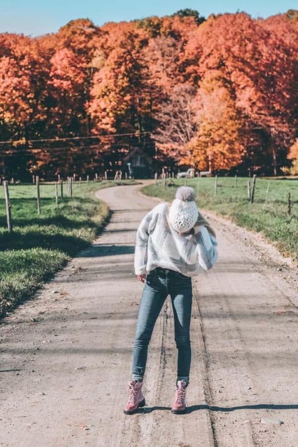 Fall Fashion in Vermont! Travel Outfits - What I wore in Stowe, Vermont. #shoes #avenlylane #AVENLYLANEFASHION #expressjeans #asos #sweaters #fashion #falloutfits #fallfashion #falltrends #vermont #traveloutfits #hikingboots #fallboots #fashion 