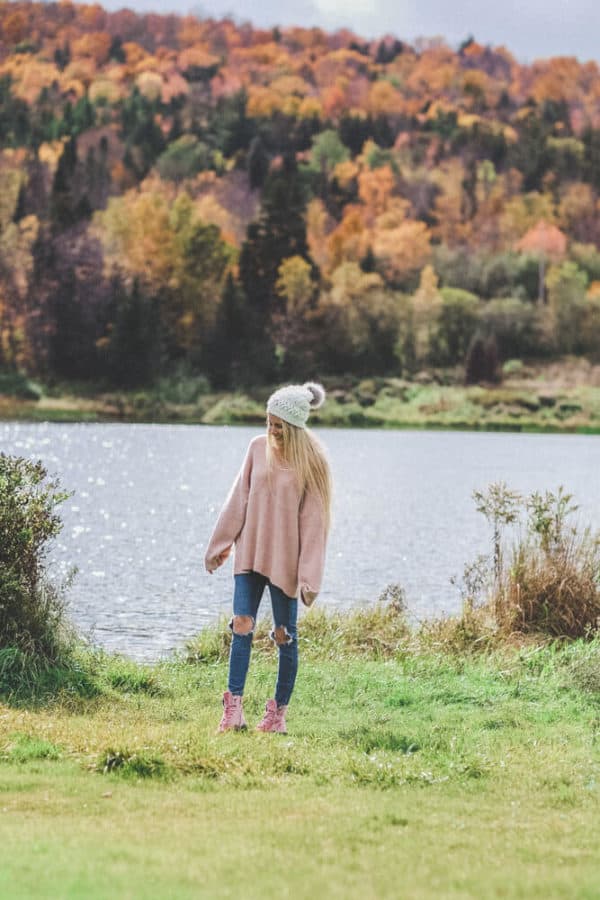 No Fall Outfit is Complete Without an Oversized Sweater! Let me know what you think of this fall trend on www.avenlylane.com | #AVENLYLANE #dress #dresses #falloutfits #falldresses #fallstyle #styleinspiration #style #outfits #fashion #fallfashion 