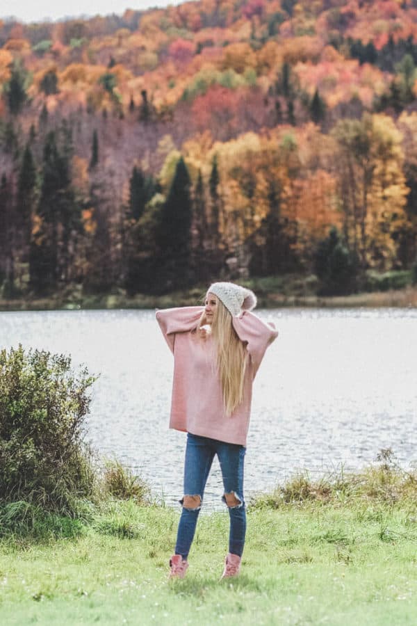 No Fall Outfit is Complete Without an Oversized Sweater! Let me know what you think of this fall trend on www.avenlylane.com | #AVENLYLANE #dress #dresses #falloutfits #falldresses #fallstyle #styleinspiration #style #outfits #fashion #fallfashion 