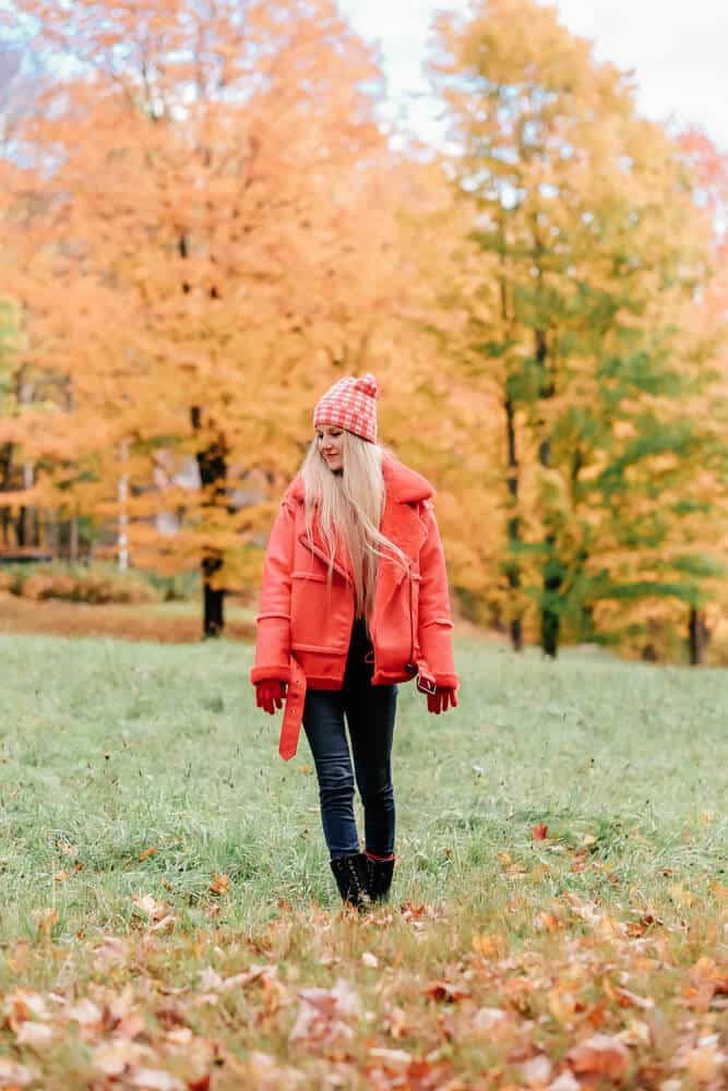 Vermont Fall Foliage Photos! If you have never been to Vermont or the New England area around fall you are seriously missing out. It was INCREDIBLE! #AVENLYLANE #AVENLYLANETRAVEL #AVENLYLANEFASHION #vermont #falloutfits #falltravel #fallfoliage #newengland #travelblog #fashionblog