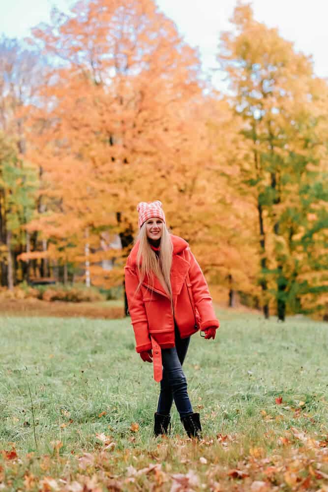 Vermont Fall Foliage Photos! If you have never been to Vermont or the New England area around fall you are seriously missing out. It was INCREDIBLE! #AVENLYLANE #AVENLYLANETRAVEL #AVENLYLANEFASHION #vermont #falloutfits #falltravel #fallfoliage #newengland #travelblog #fashionblog