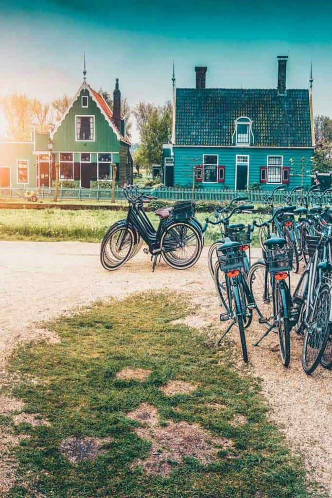 13 Most Beautiful Towns in The Netherlands! While most tourists only visit Amsterdam, it is in the smaller villages and cities that you can feel and experience the real Dutch lifestyle. Here are the best cities to visit in the Netherlands. 