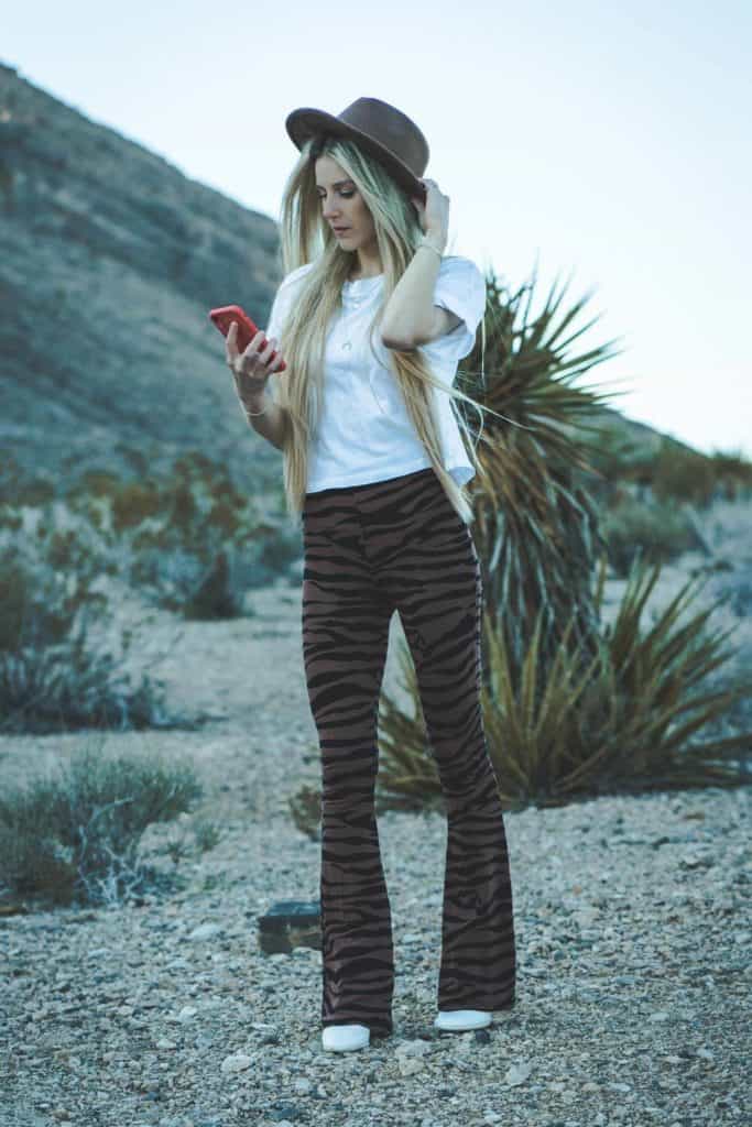 Would you wear these tiger print flares? Spoiler alert, they feel like pajama pants. What isn't to love! #avenlylane #avenlylanefashion #fashiontrends #fashion #ootd 